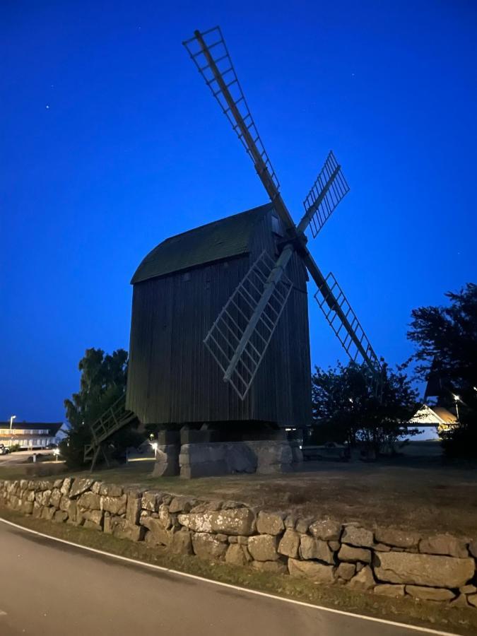 Nybygget Hus I Svaneke Taet Pa Klipper, Skov Og Hav Bagian luar foto