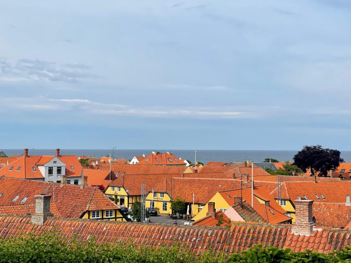Nybygget Hus I Svaneke Taet Pa Klipper, Skov Og Hav Bagian luar foto